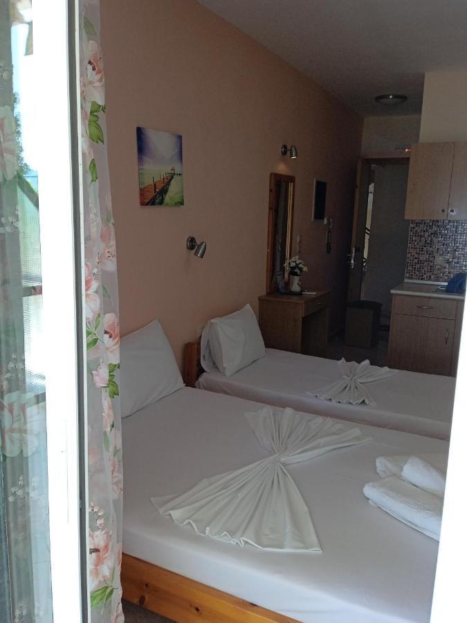 Poseidon Rooms Vrasná Buitenkant foto